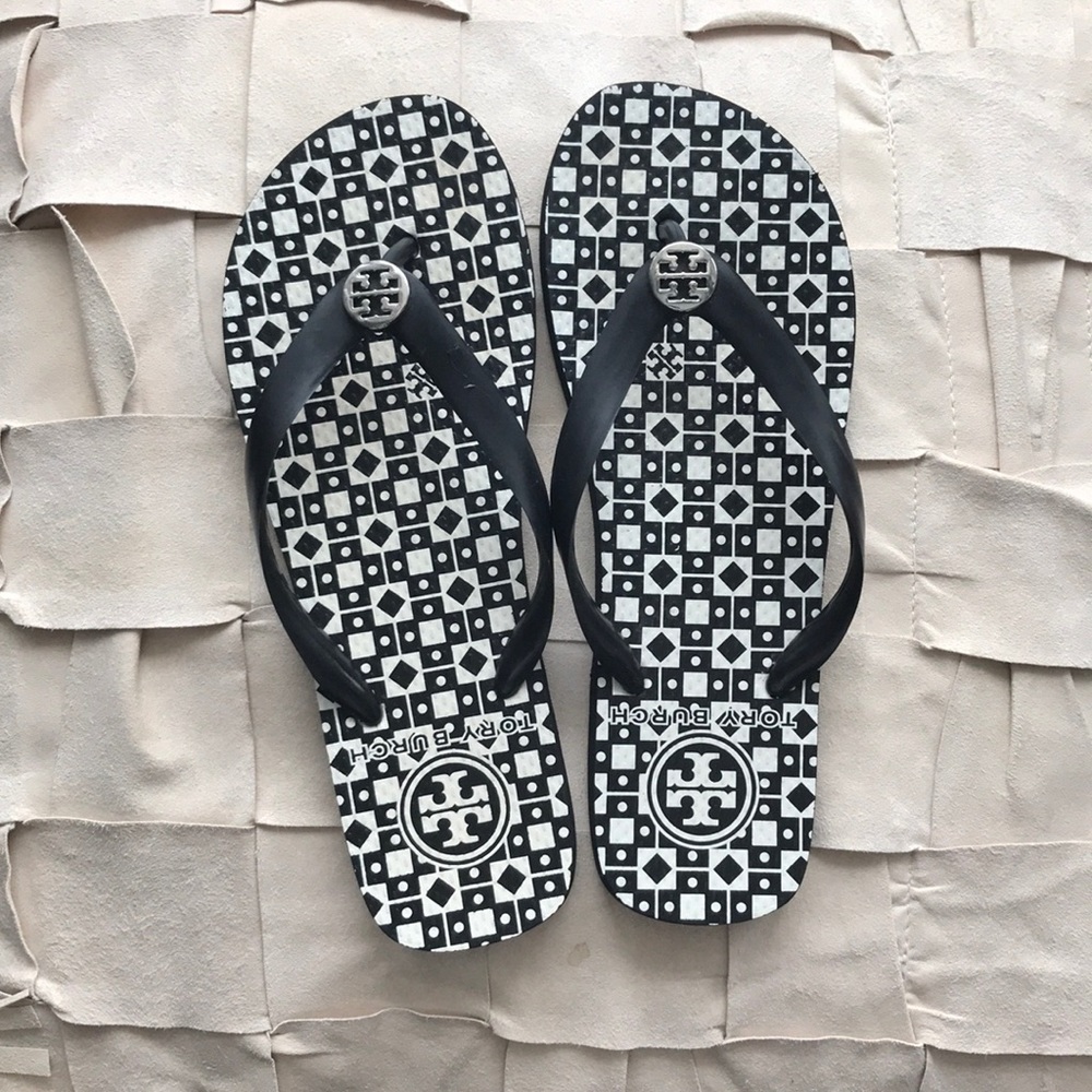 Tory Burch Size 8 Black&white patterned Flip Flops